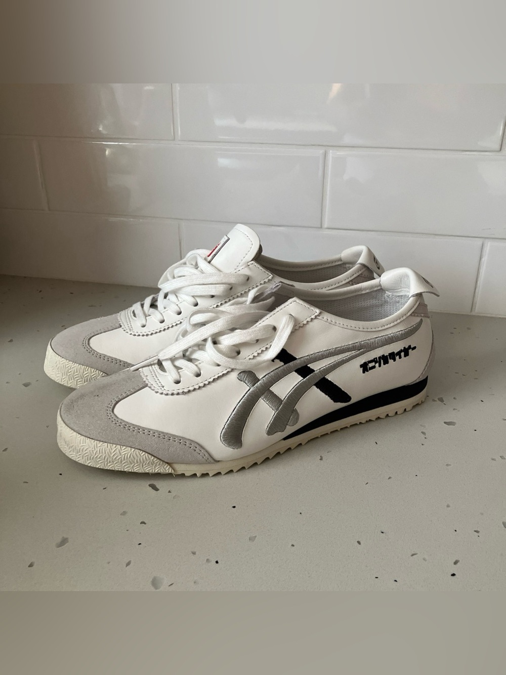 NWOB Onitsuka Tiger Mexico 66 Deluxe Black/White Low Top sz 7.5